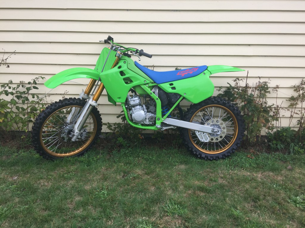 New plastics, New seat cover and foam. Now awiting grafics and FMF expansion chamber.